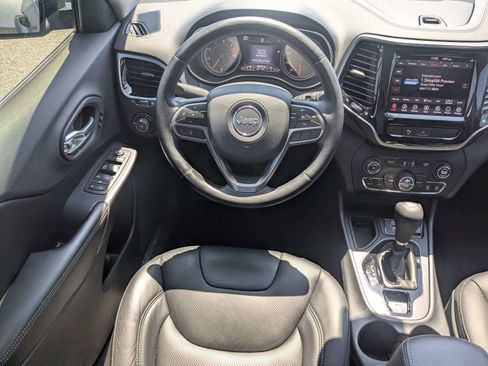 Used 2019 Jeep Cherokee Limited FWD image 16