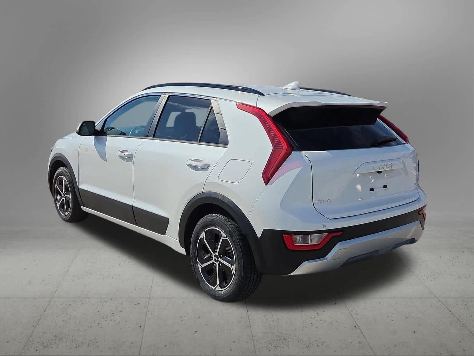 Certified 2023 Kia Niro EX FWD image 4