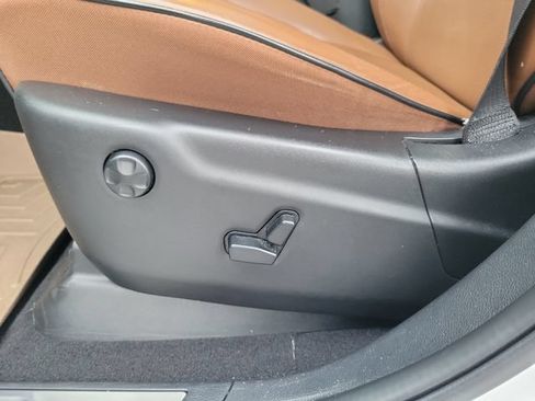 Used 2020 Jeep Grand Cherokee Overland AWD/4WD image 17