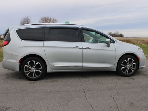 Used 2022 Chrysler Pacifica Pinnacle image 8
