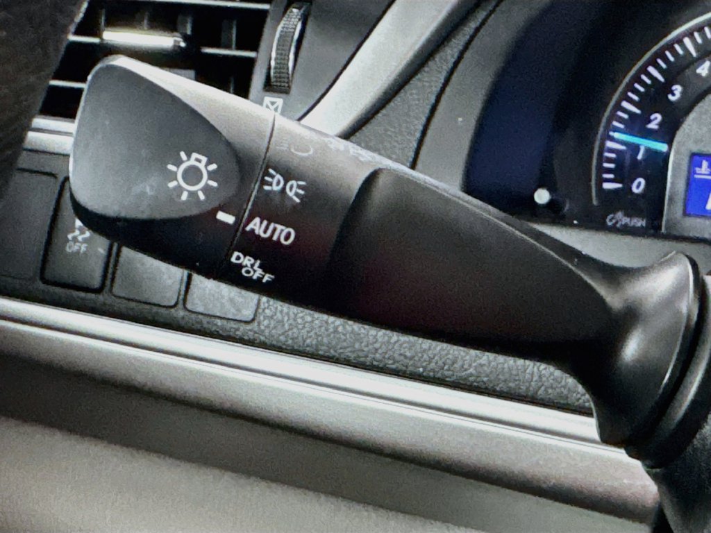Used 2013 Toyota Camry LE FWD image 12