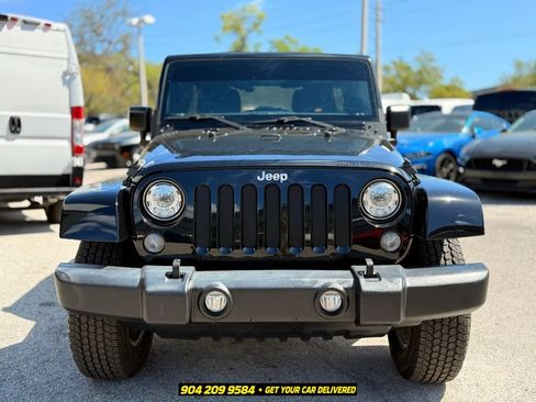 Used 2017 Jeep Wrangler Unlimited Rubicon w/ Connectivity Group AWD/4WD image 9