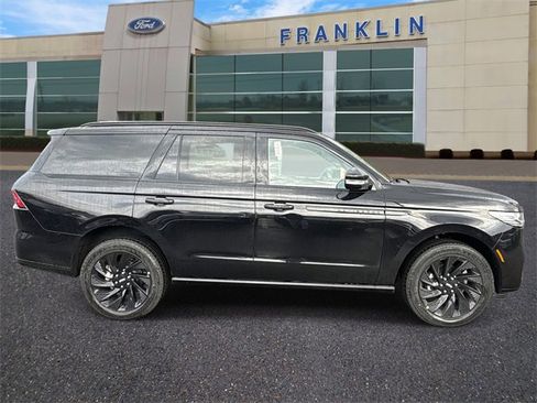 New 2025 Lincoln Navigator Reserve w/ Jet Appearance Package image 8