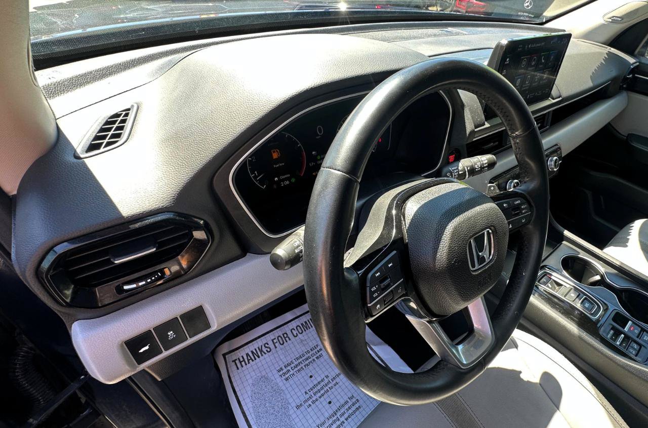 Used 2025 Honda Pilot Touring image 10