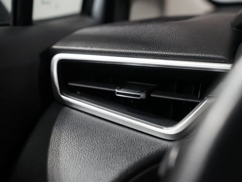 Used 2024 Toyota Corolla Cross XLE image 24