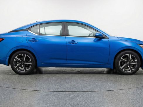 Used 2025 Nissan Sentra SV image 11