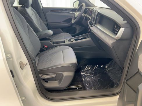 New 2026 Volkswagen Tiguan SE R-Line image 28