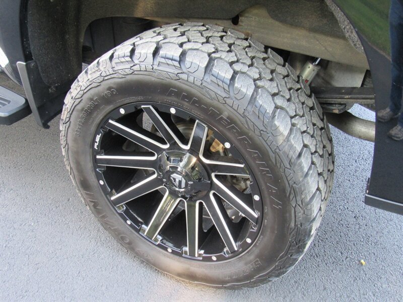 Used 2019 Chevrolet Silverado 1500 LTZ w/ LTZ Premium Package AWD/4WD image 8