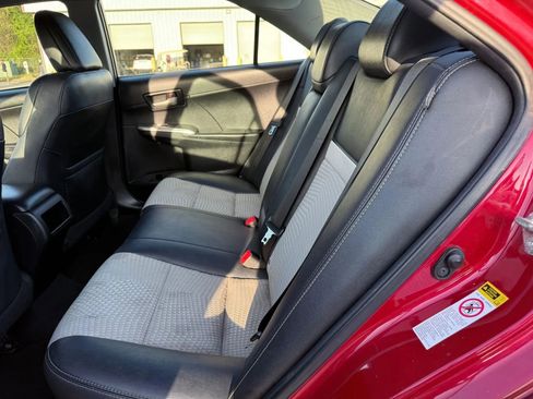 Used 2014 Toyota Camry SE image 21
