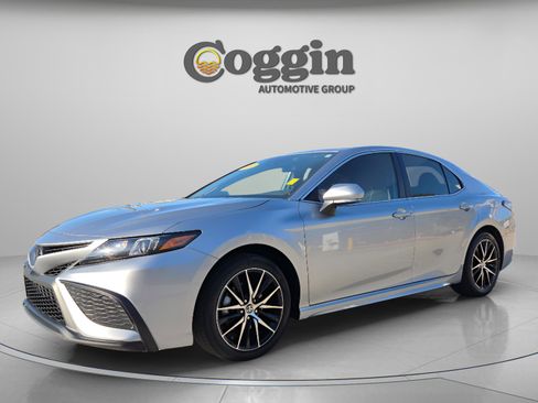 Used 2024 Toyota Camry SE image 1