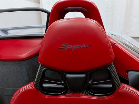Used 2016 Porsche Boxster Spyder RWD image 75