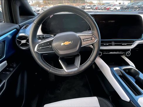 Used 2025 Chevrolet Equinox EV LT image 16