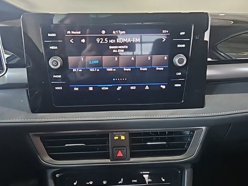 Used 2025 Volkswagen Taos SE image 30