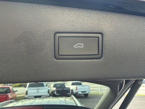 Used 2022 Volkswagen Tiguan SE image 15