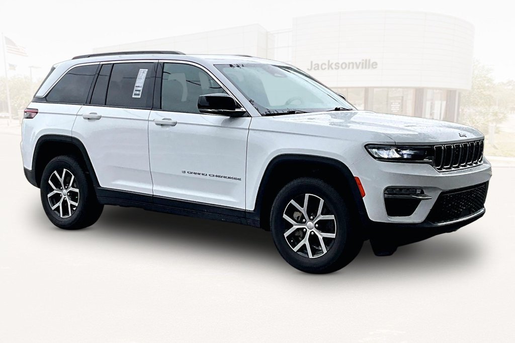 Used 2024 Jeep Grand Cherokee Limited AWD/4WD image 3