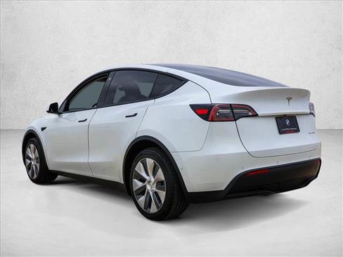 Used 2022 Tesla Model Y Long Range image 7