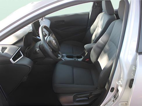 Used 2025 Toyota Corolla LE FWD image 9
