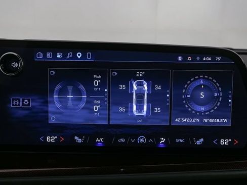 Used 2026 Chevrolet Traverse Z71 w/ LPO, Floor Liner Package AWD/4WD image 26