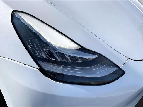 Used 2021 Tesla Model Y Long Range AWD/4WD image 27