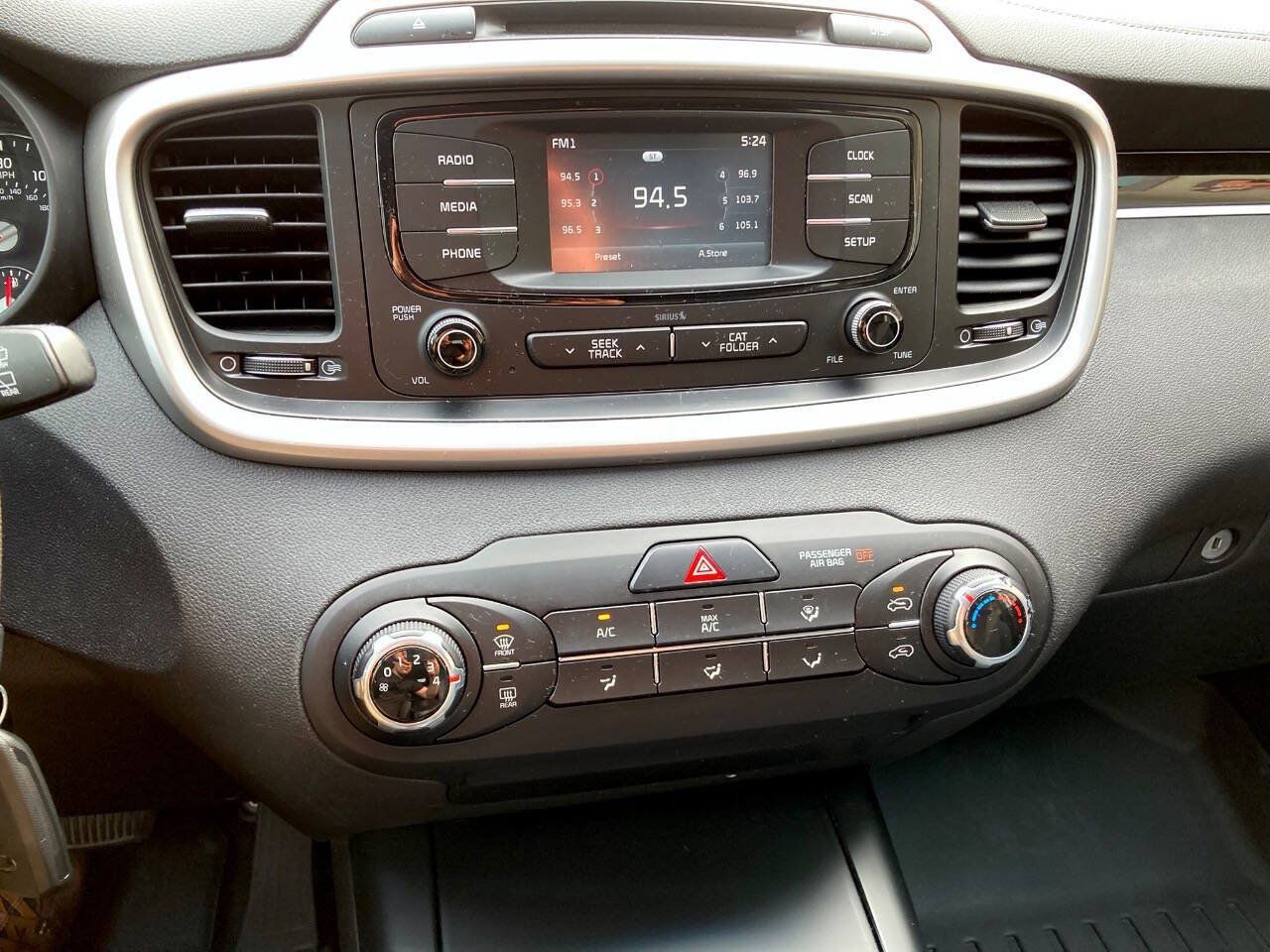 Used 2017 Kia Sorento AWD image 24