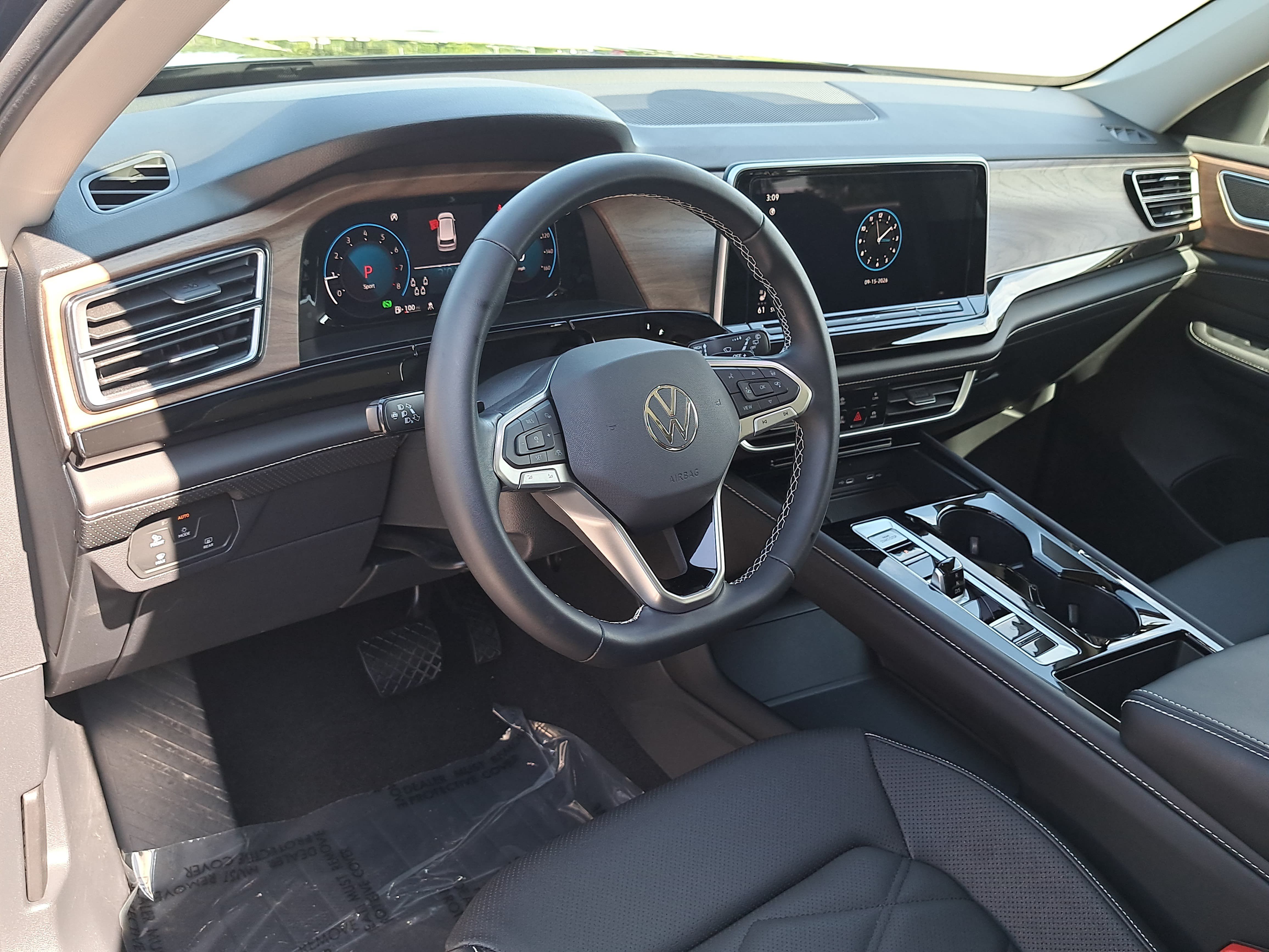 Used 2026 Volkswagen Atlas SE w/ Panoramic Sunroof Package FWD image 18