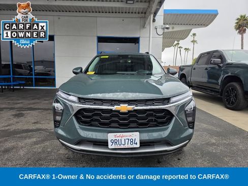Used 2025 Chevrolet Trax LT FWD image 2