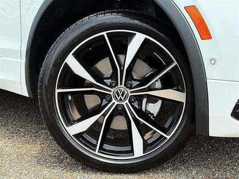 Used 2024 Volkswagen Tiguan SEL R-Line w/ MDO Package, Two-Row AWD/4WD image 51