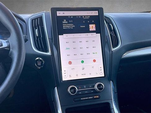 Used 2024 Ford Edge Titanium image 6