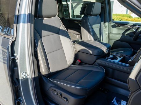 New 2026 GMC Yukon XL Elevation w/ Elevation Premium Package image 9