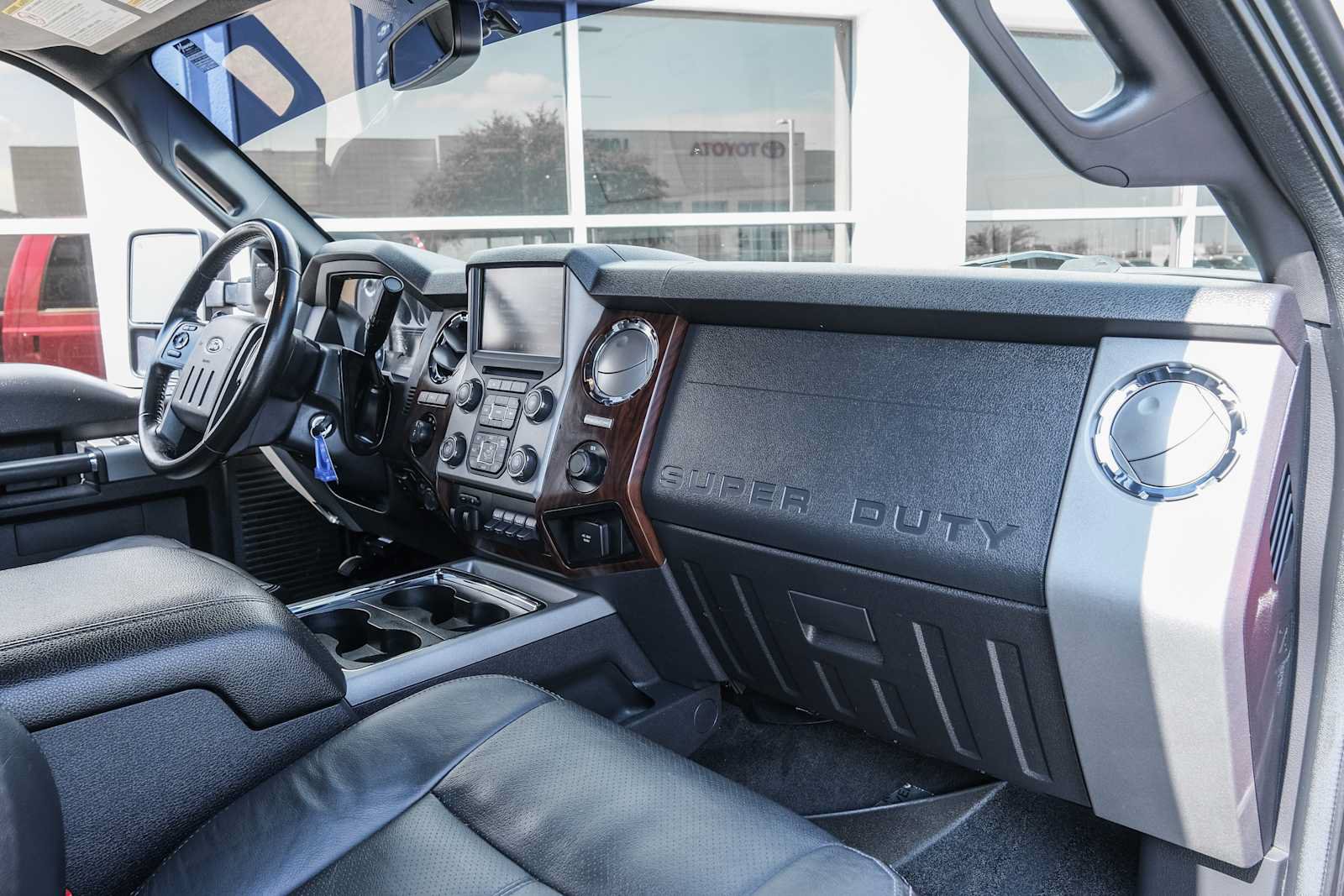 Used 2016 Ford F250 Lariat w/ Lariat Ultimate Package AWD/4WD image 29