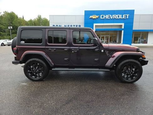 Used 2024 Jeep Wrangler Unlimited Sahara w/ Technology Group AWD/4WD image 30