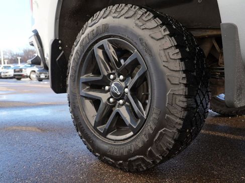 Used 2024 Chevrolet Silverado 1500 LT Trail Boss w/ Convenience Package II image 32