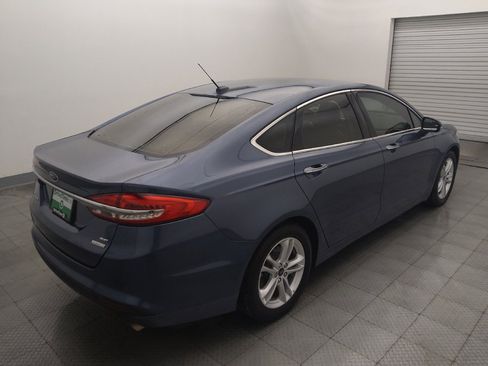 Used 2018 Ford Fusion SE w/ Fusion SE Technology Package FWD image 9