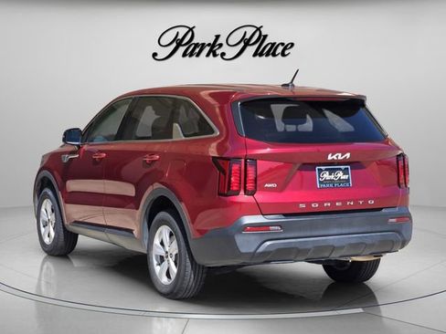 Used 2022 Kia Sorento LX AWD/4WD image 3