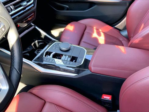 Used 2023 BMW 330i xDrive 330i xDrive w/ Premium Package image 17