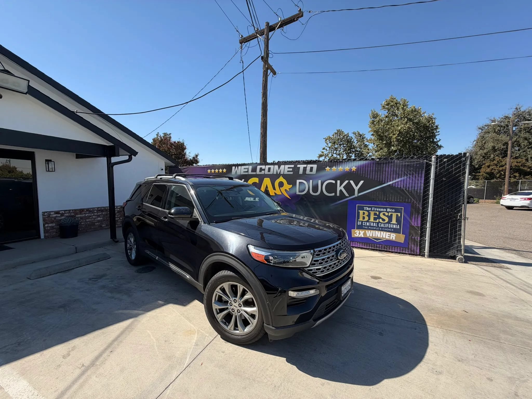 Used 2022 Ford Explorer Limited w/ Equipment Group 301A AWD/4WD image 3