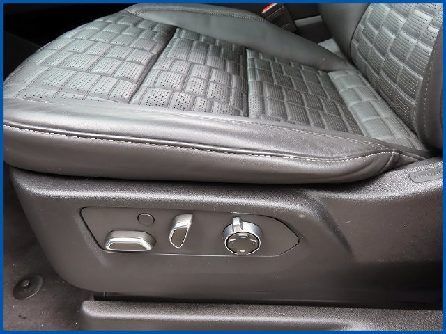 Used 2024 Cadillac Escalade ESV Sport Platinum w/ LPO, ONYX Package AWD/4WD image 16