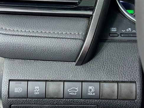 Used 2022 Toyota Camry XLE image 16