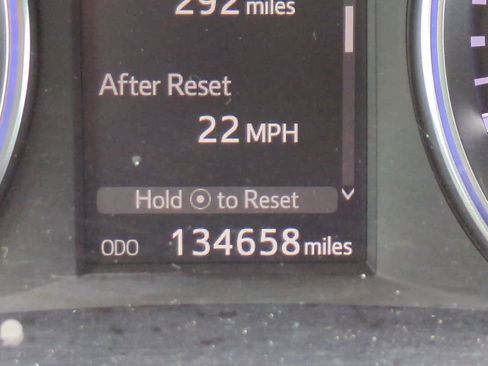 Used 2016 Toyota Highlander XLE image 28