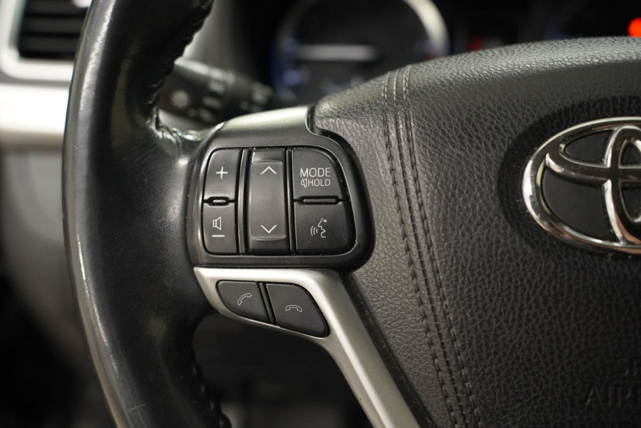 Used 2017 Toyota Highlander XLE AWD/4WD image 13