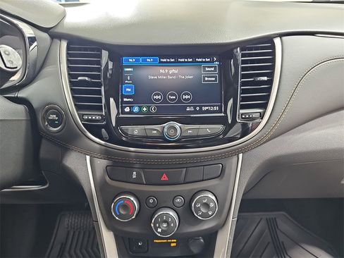 Certified 2022 Chevrolet Trax LT w/ LT Convenience Package image 25