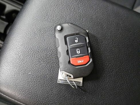 Used 2025 Jeep Gladiator Sport AWD/4WD image 34