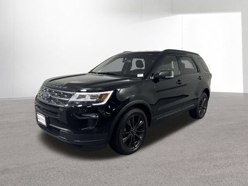 Used 2018 Ford Explorer XLT w/ Equipment Group 202A AWD/4WD image 25