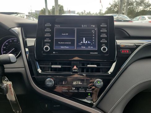 Used 2021 Toyota Camry SE image 26
