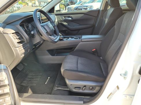 Used 2025 Nissan Rogue SV AWD/4WD image 10