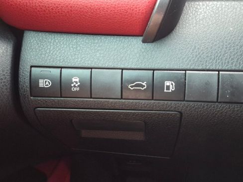 Used 2018 Toyota Camry XSE FWD image 11