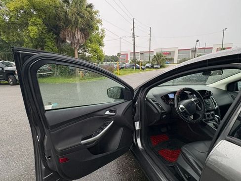 Used 2014 Ford Focus SE w/ Equipment Group 201A FWD image 10