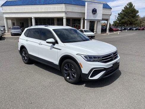 Certified 2023 Volkswagen Tiguan SE FWD image 38