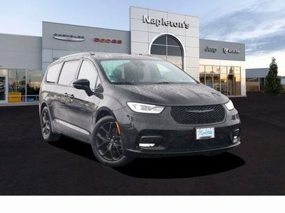 Used 2024 Chrysler Pacifica Limited w/ S Appearance Package