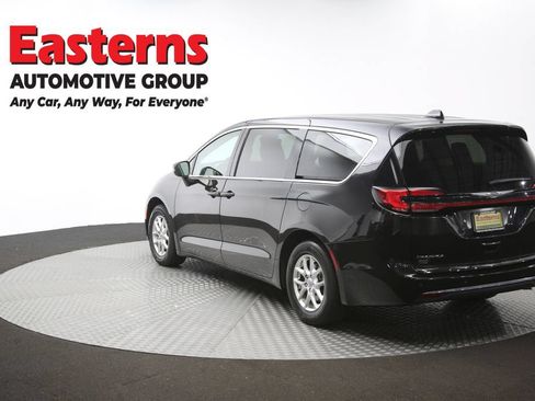 Used 2023 Chrysler Pacifica Touring-L FWD image 65
